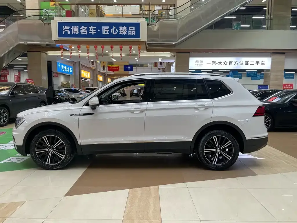 Volkswagen Tiguan L — фото 6
