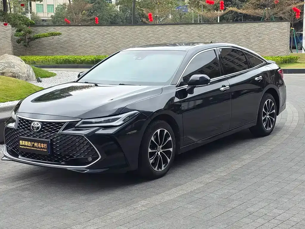 Toyota Avalon — фото 1