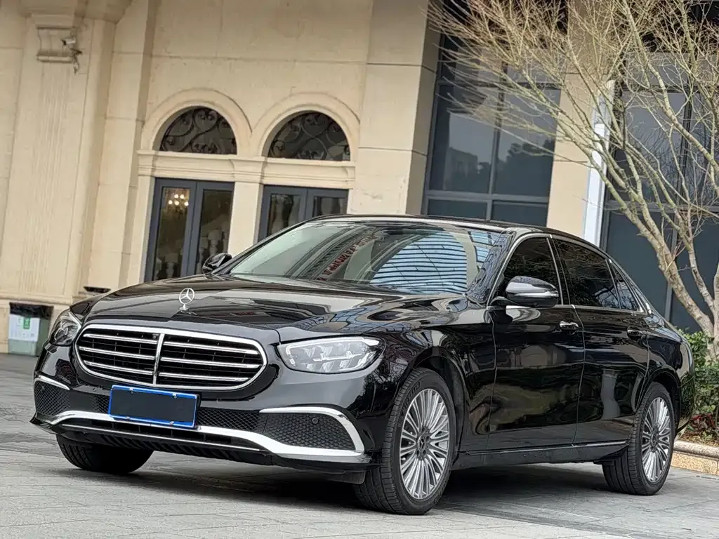Mercedes-Benz E-Class — фото 1