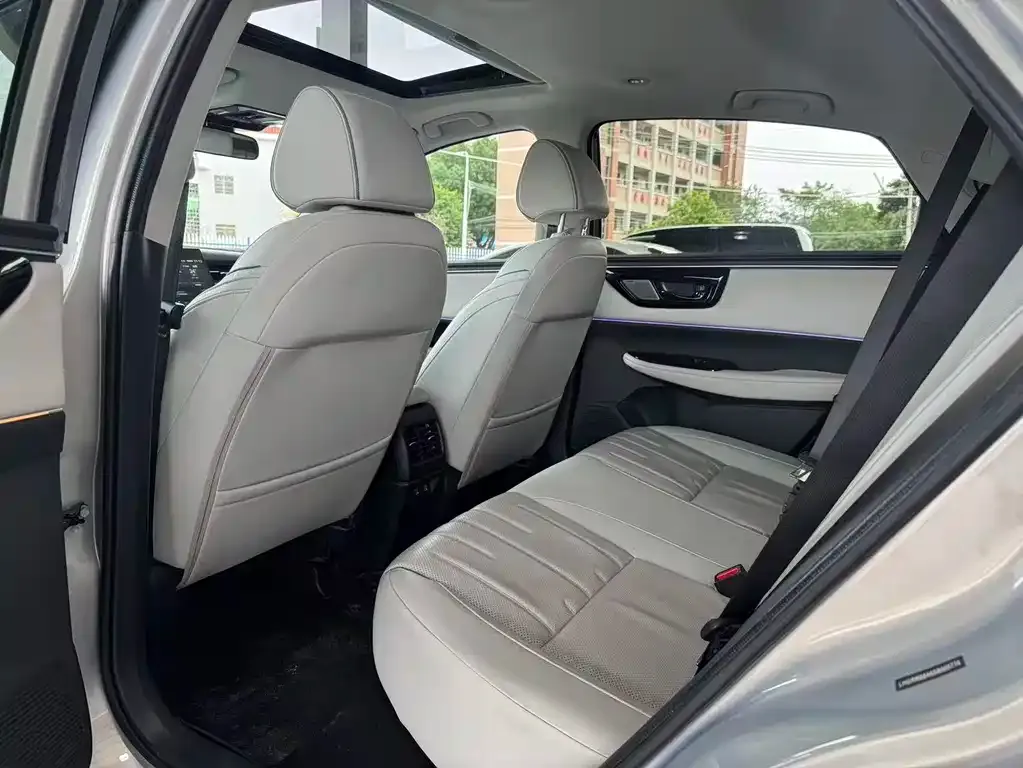 Honda e:NP2 2025 из CN, фото 4