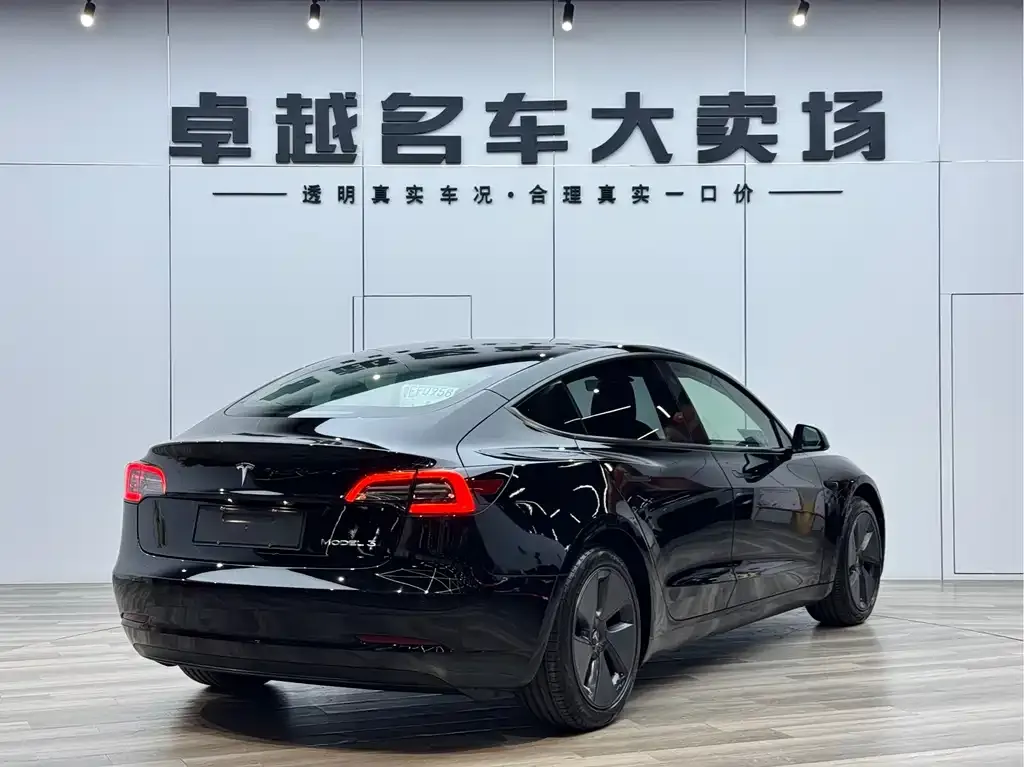 Tesla Model 3 — фото 10