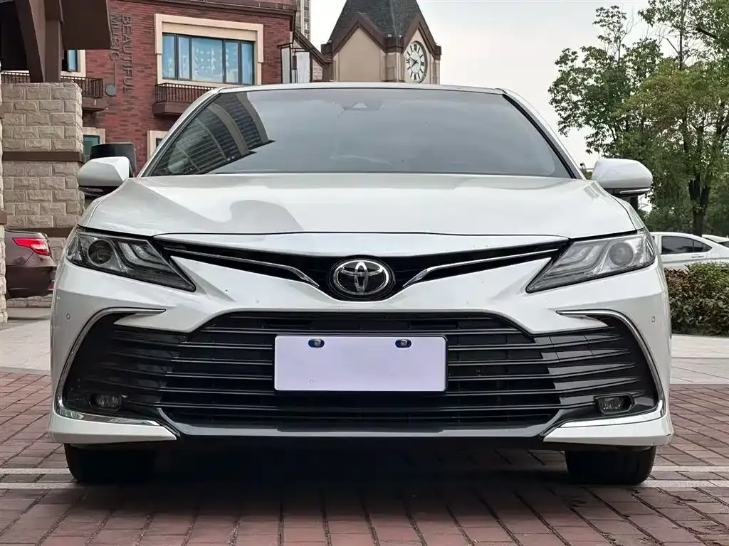 Toyota Camry — фото 4