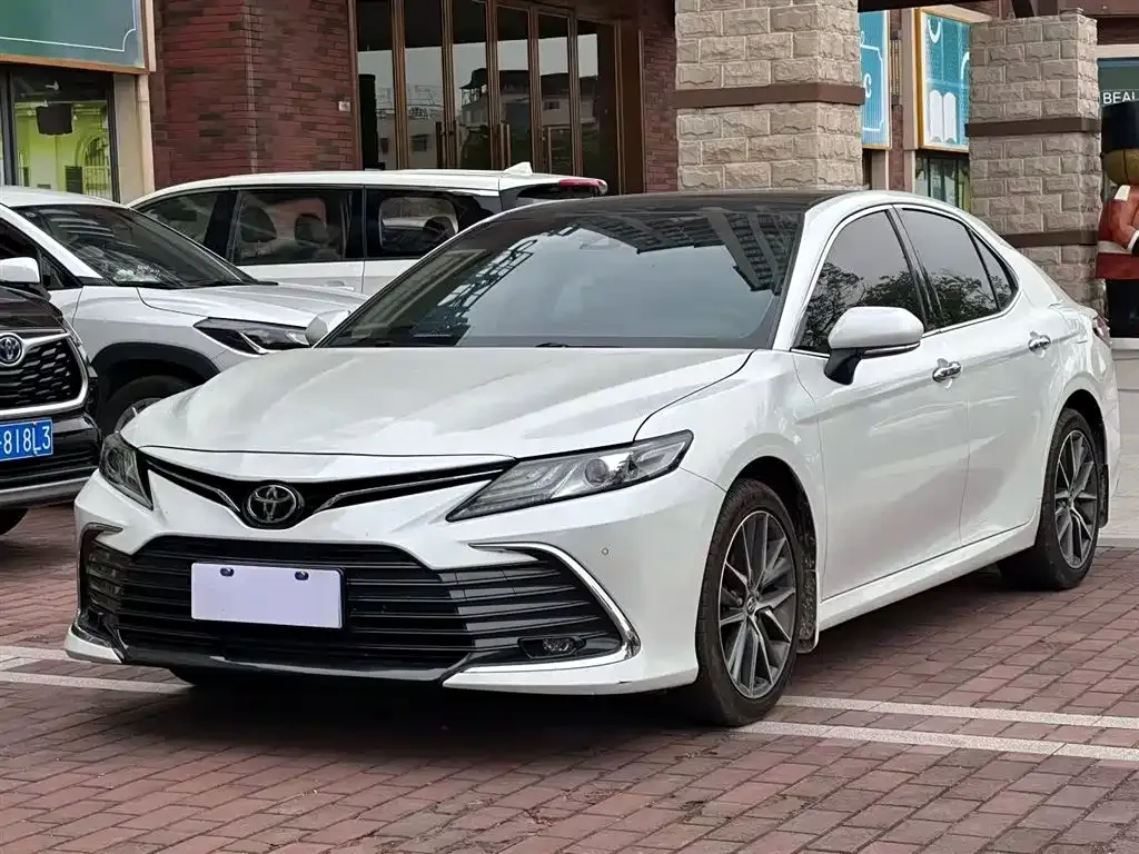 Toyota Camry — фото 6