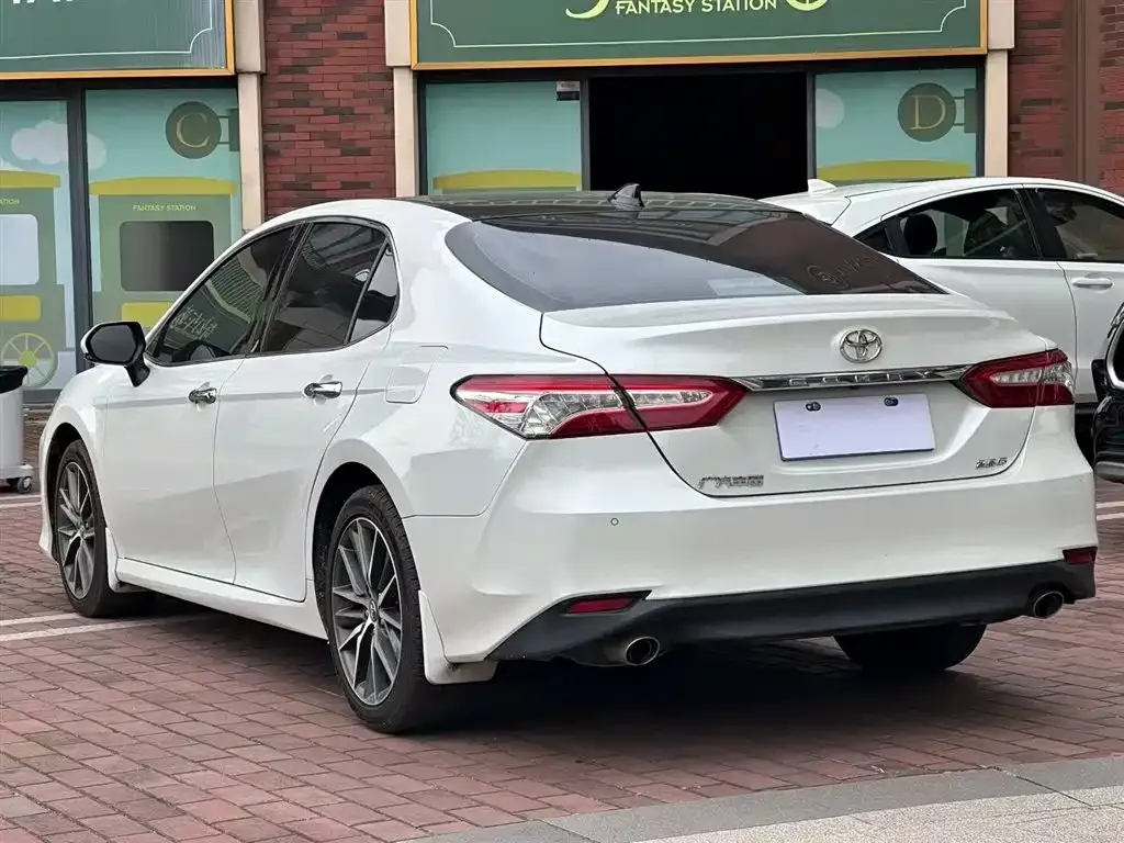 Toyota Camry — фото 9