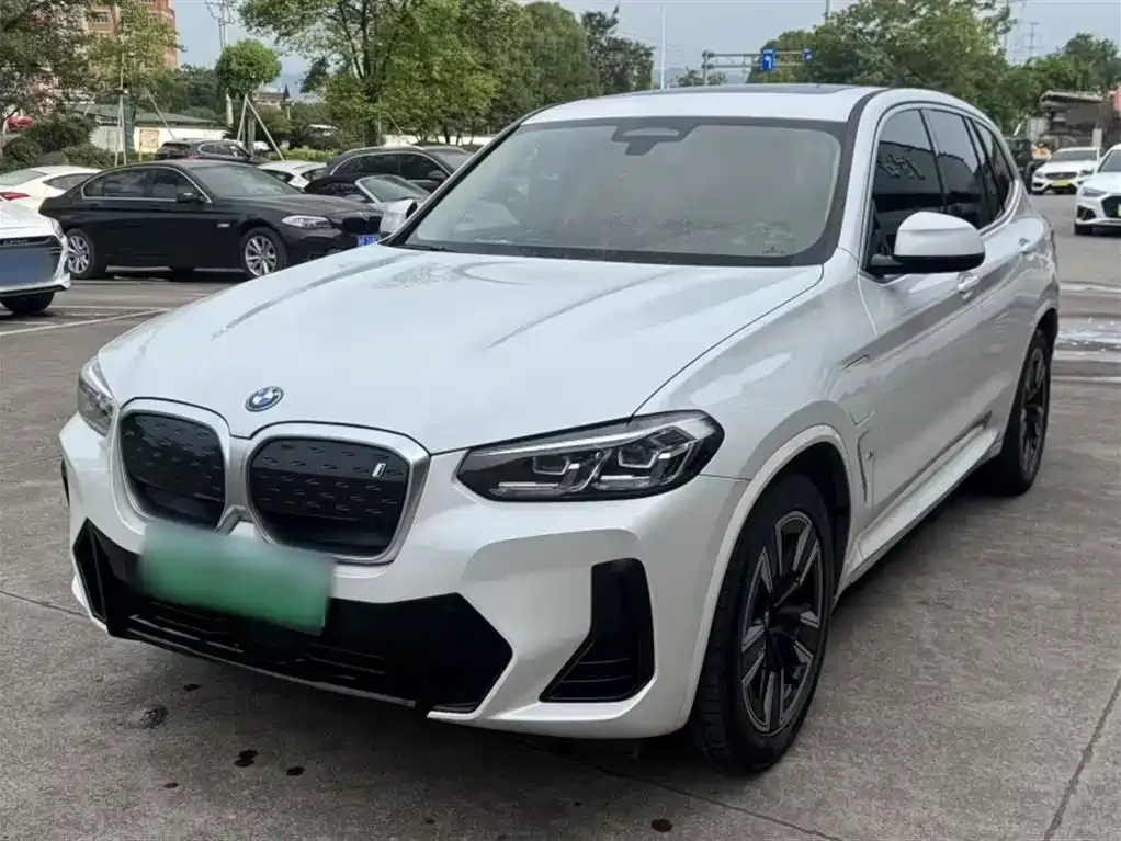 BMW iX3 — фото 1
