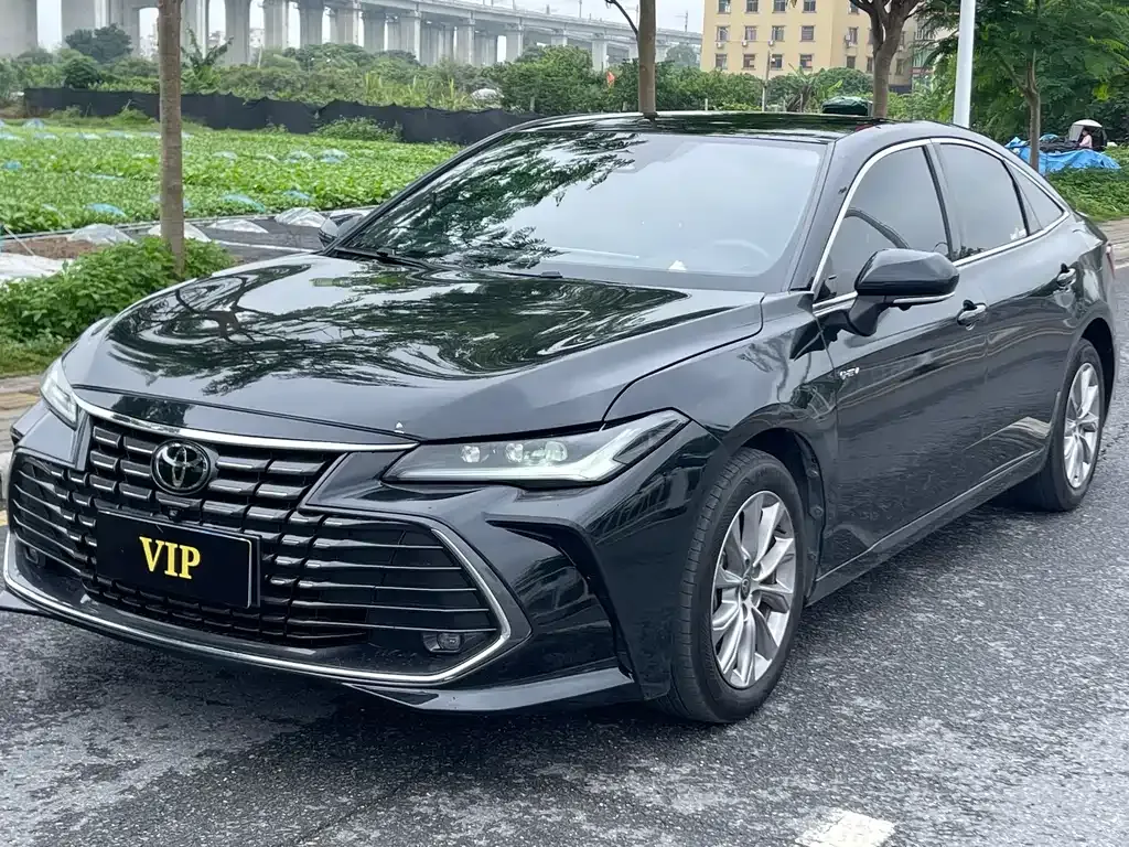 Toyota Avalon — фото 1