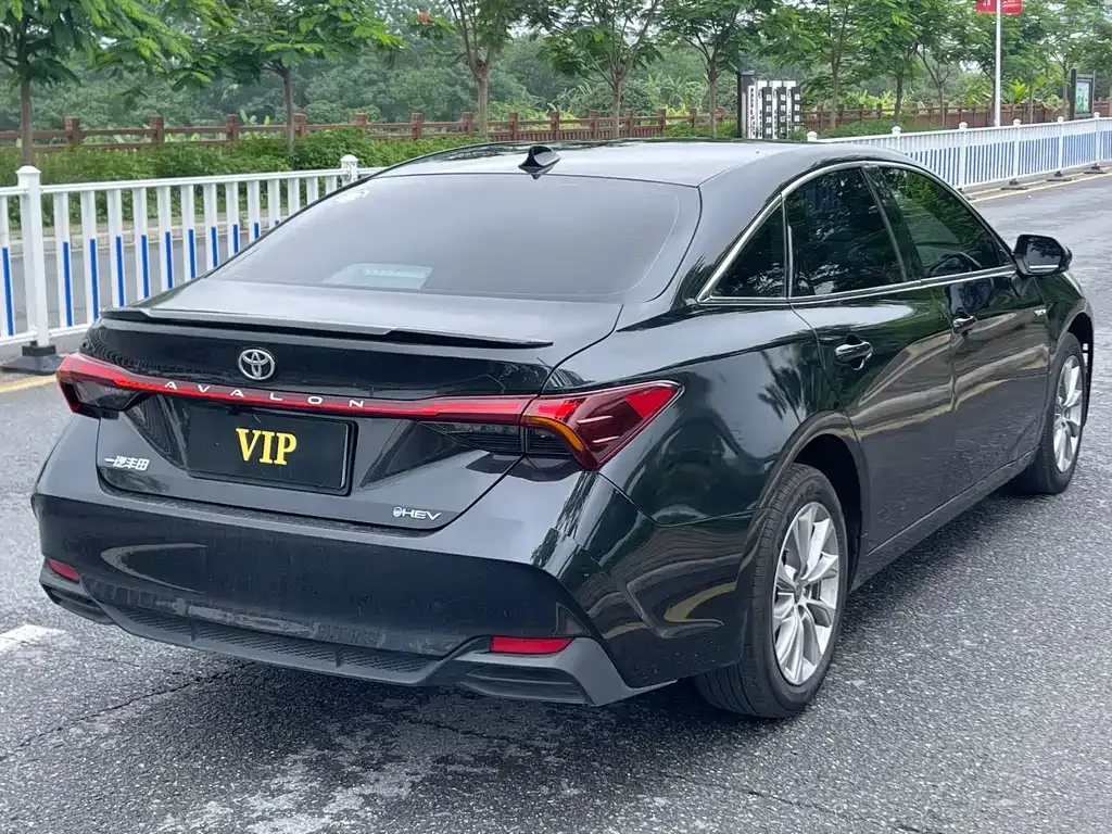 Toyota Avalon — фото 9