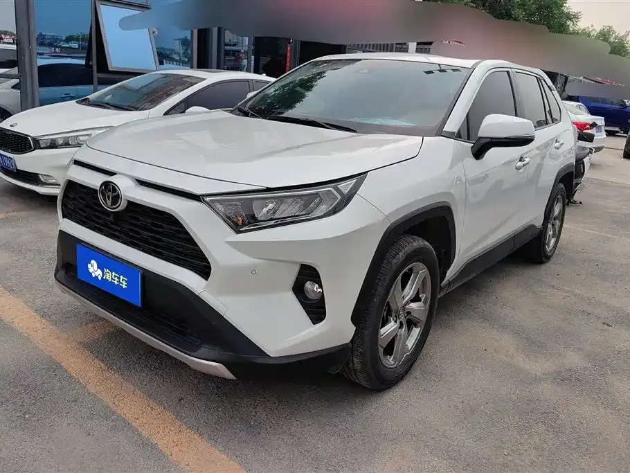 Toyota RAV4 — фото 1
