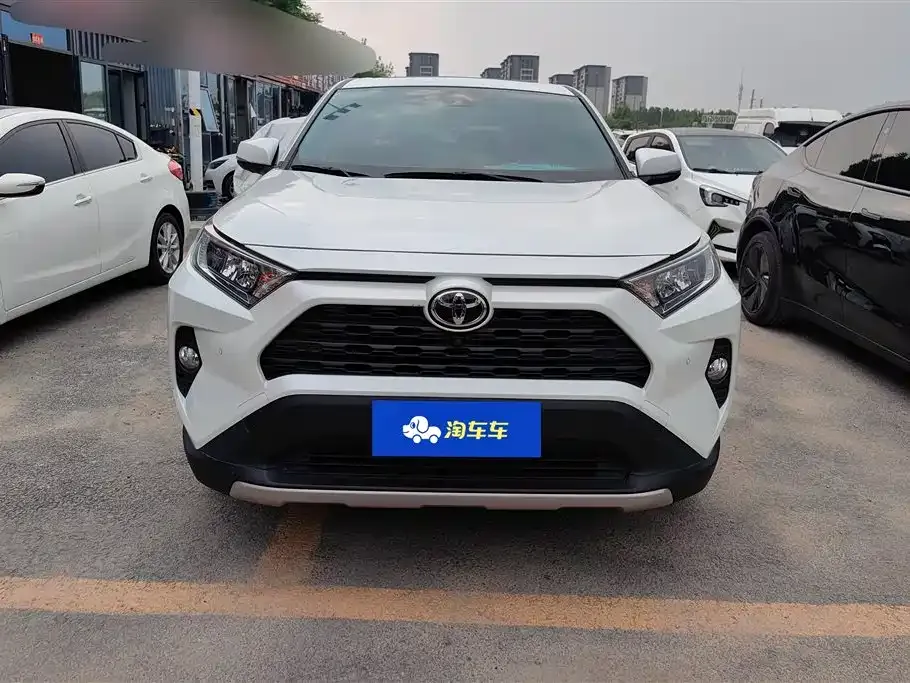 Toyota RAV4 — фото 10