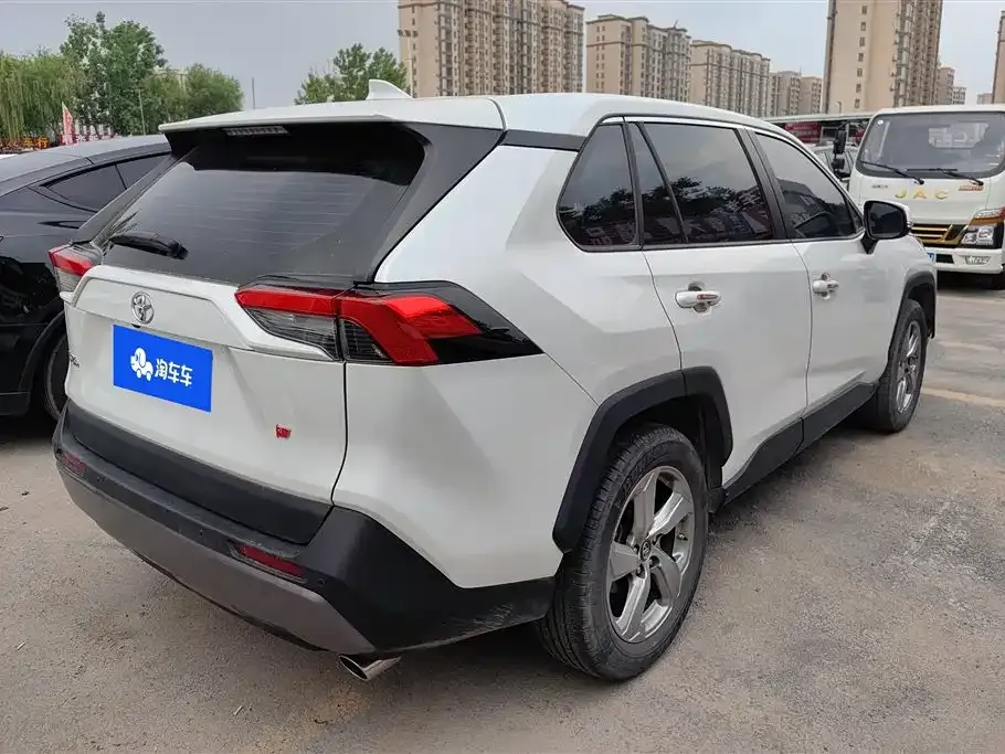 Toyota RAV4 — фото 6
