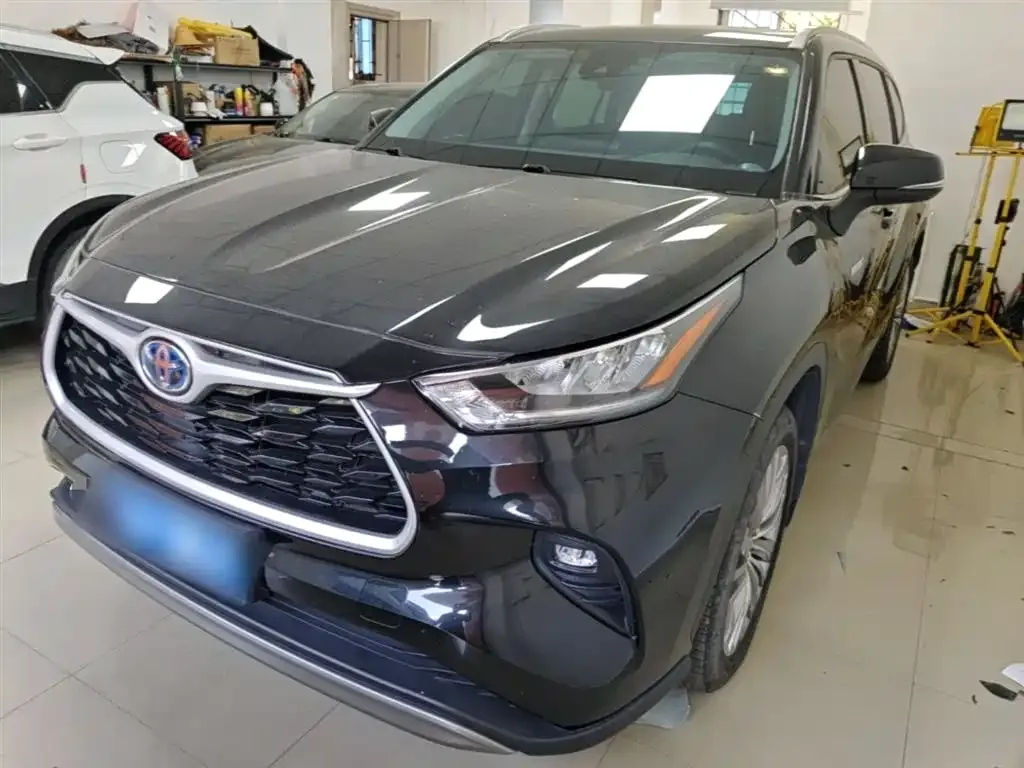 Toyota Highlander — фото 1