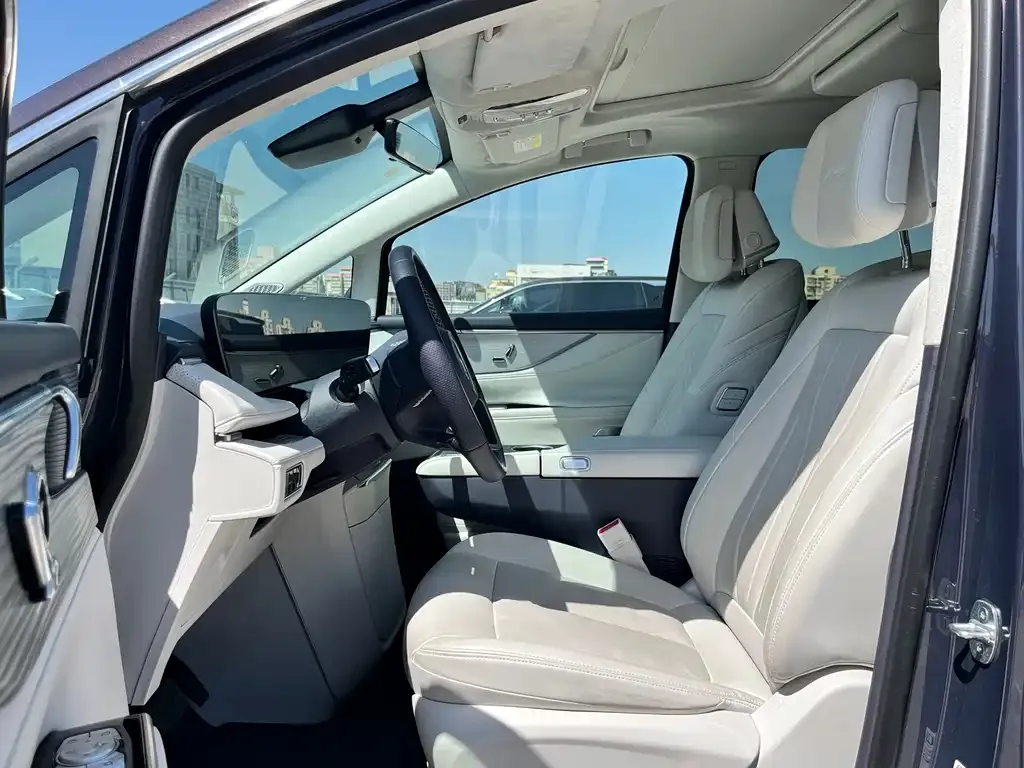 Buick GL8 Hybrid — фото 8