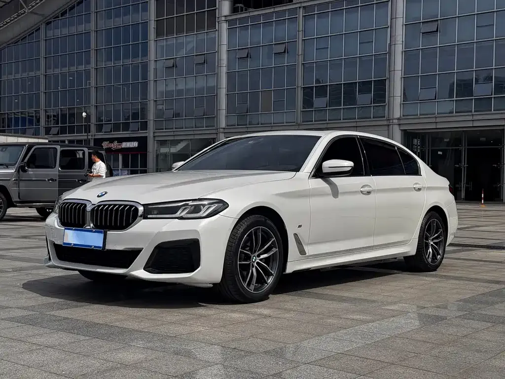 BMW 5 Series — фото 1