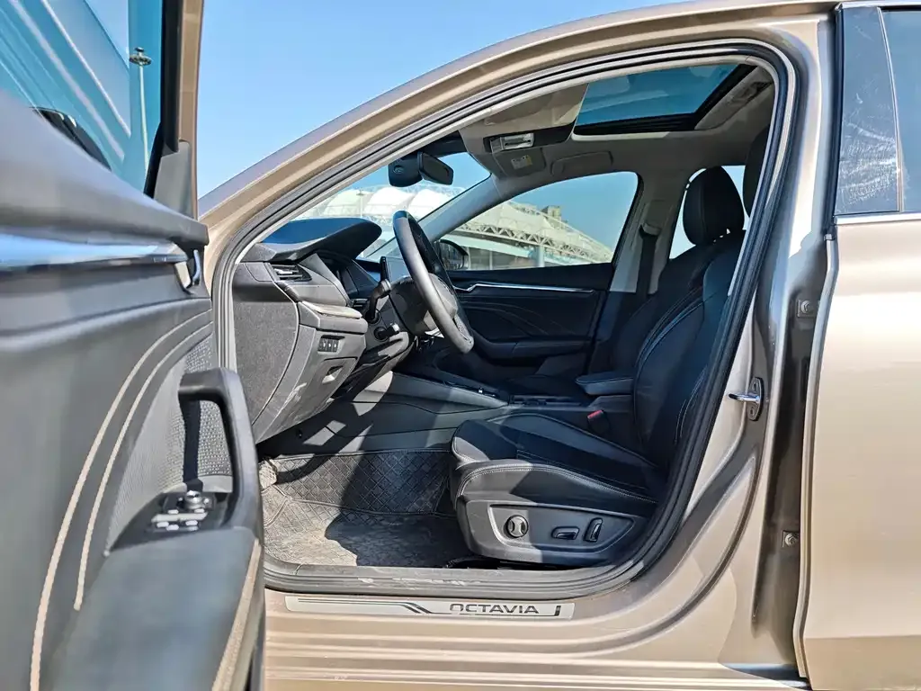 Skoda Octavia — фото 10