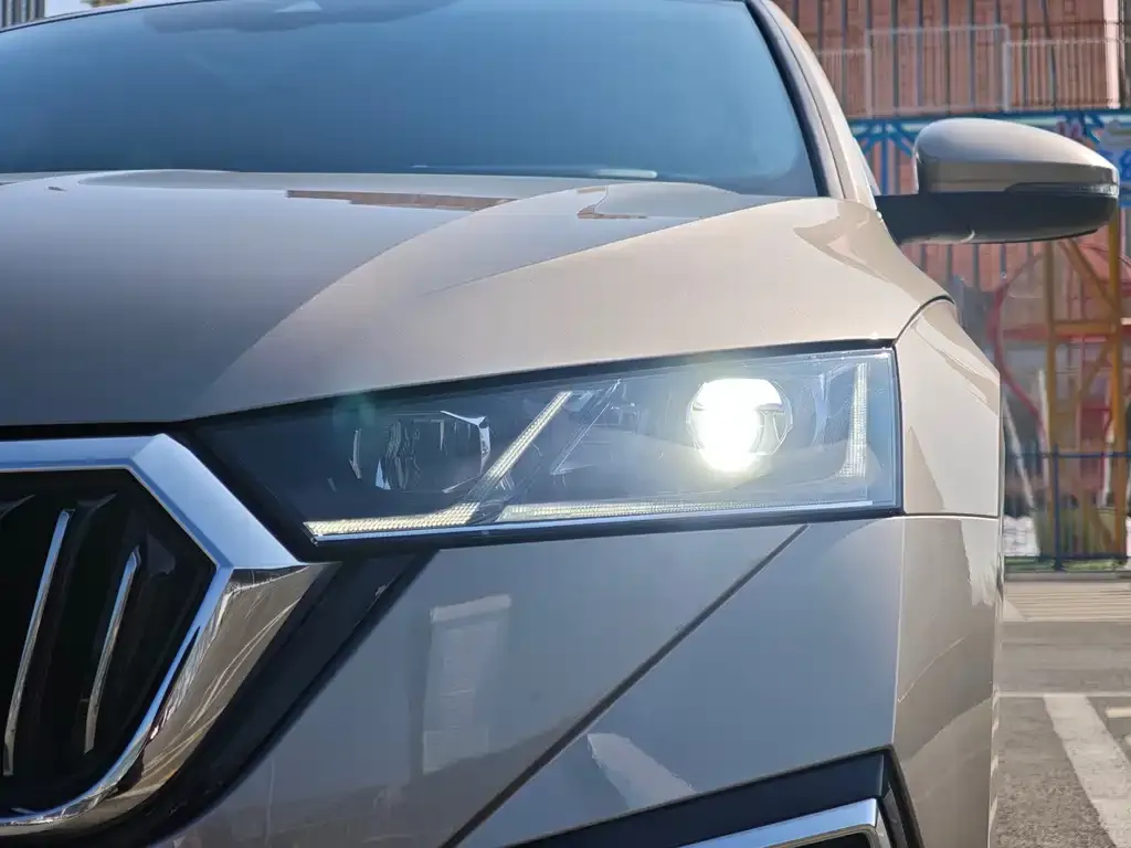 Skoda Octavia — фото 5