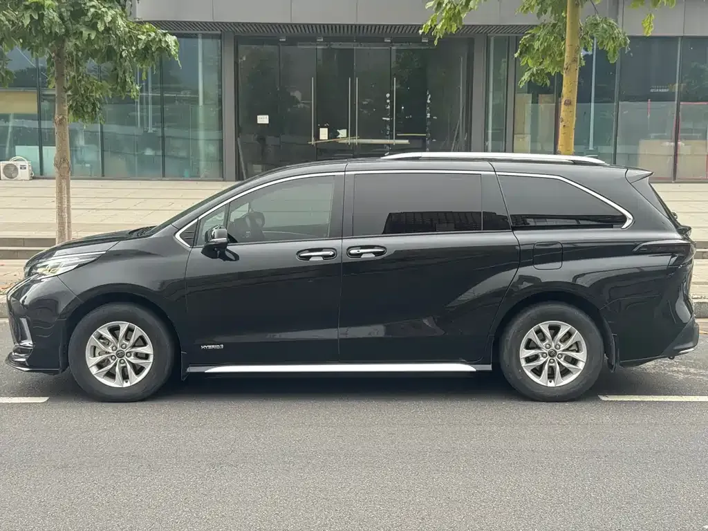 Toyota Granvia 2023 из CN, фото 9