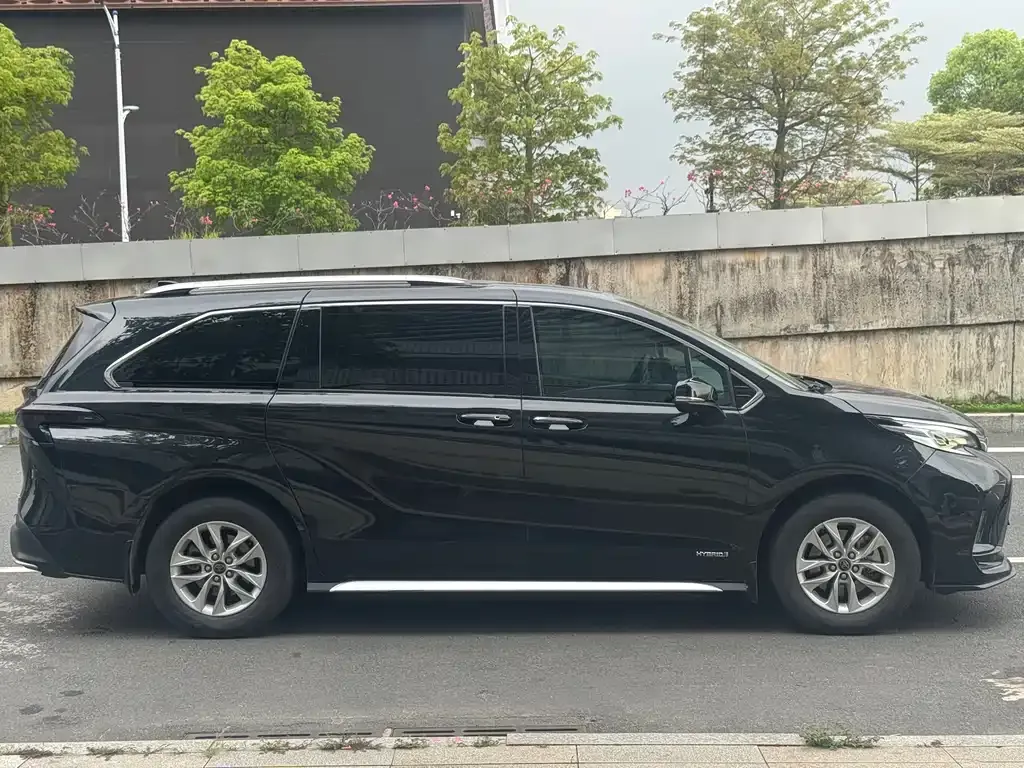 Toyota Granvia 2023 из CN, фото 7