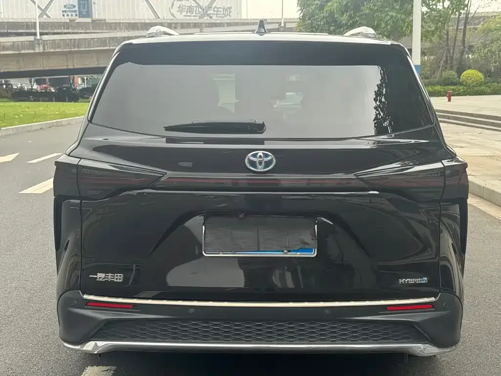 Toyota Granvia 2023 из CN, фото 3