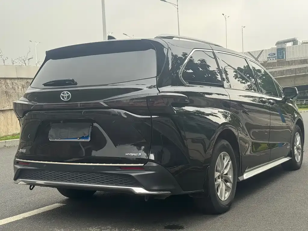 Toyota Granvia 2023 из CN, фото 6