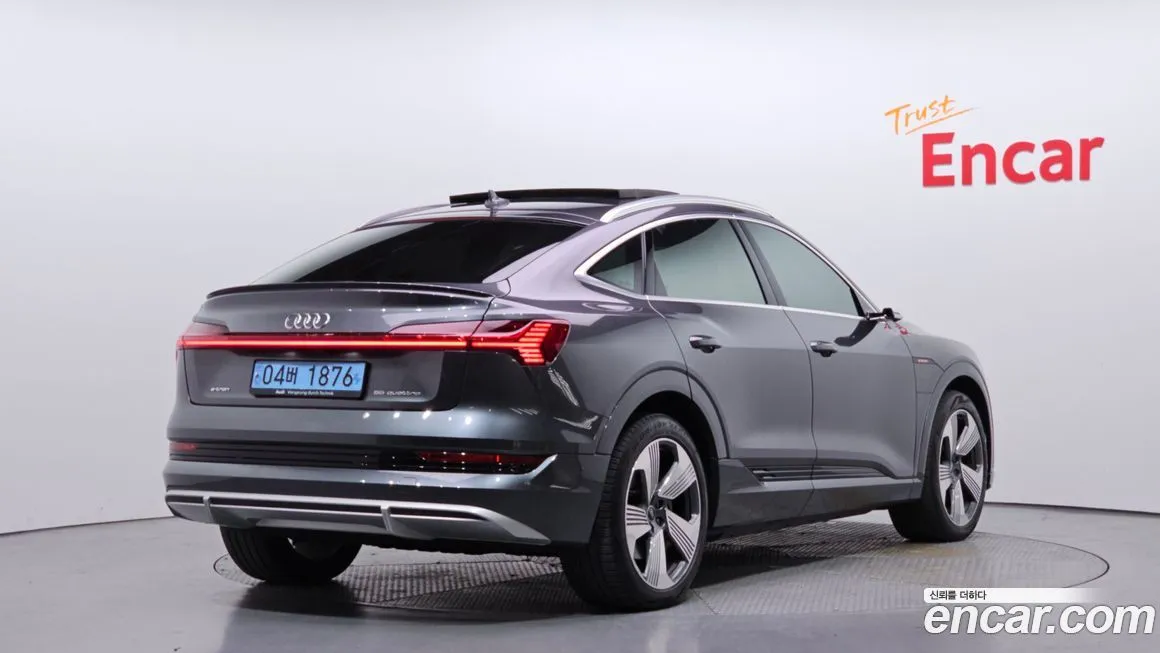 Audi e-tron — фото 4