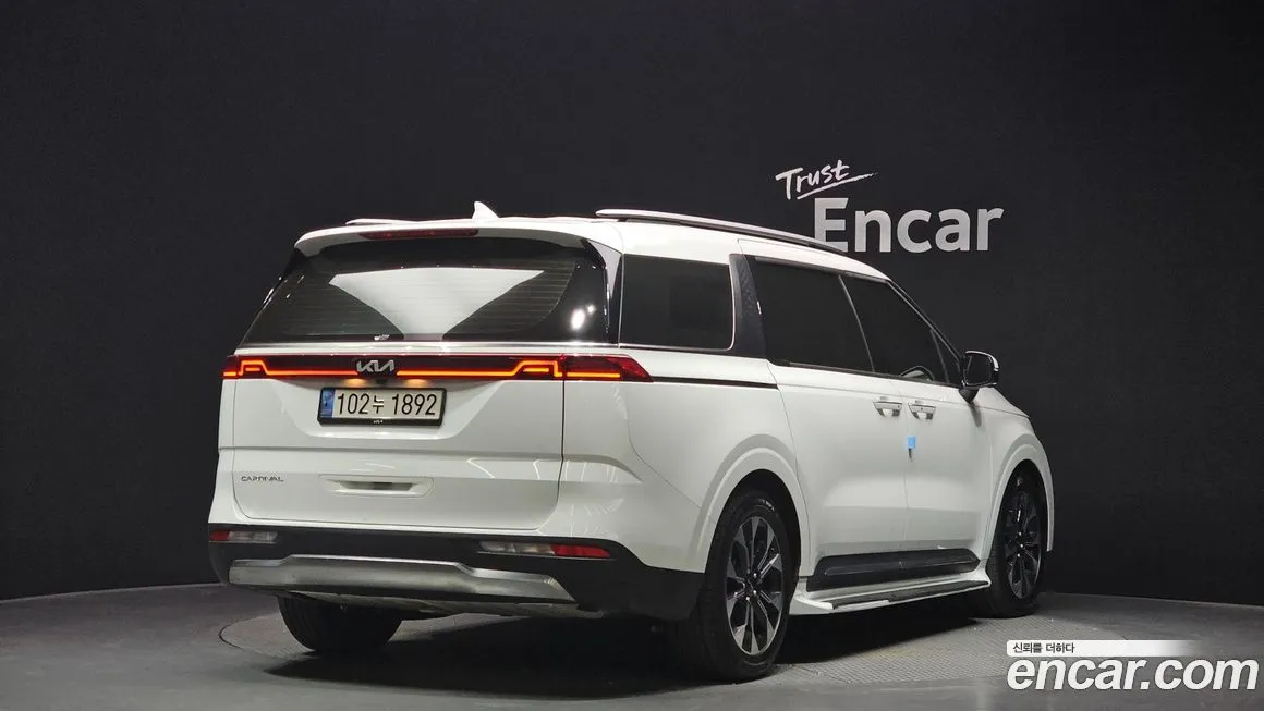 Kia Carnival — фото 4