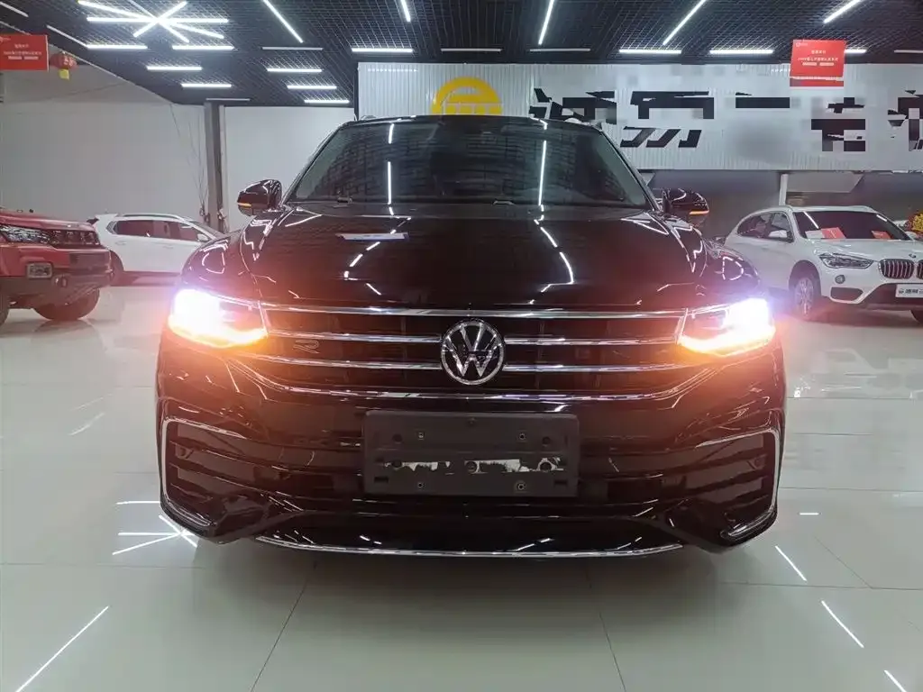 Volkswagen Tiguan L — фото 4