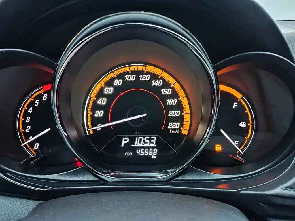 Toyota Yaris L — фото 8