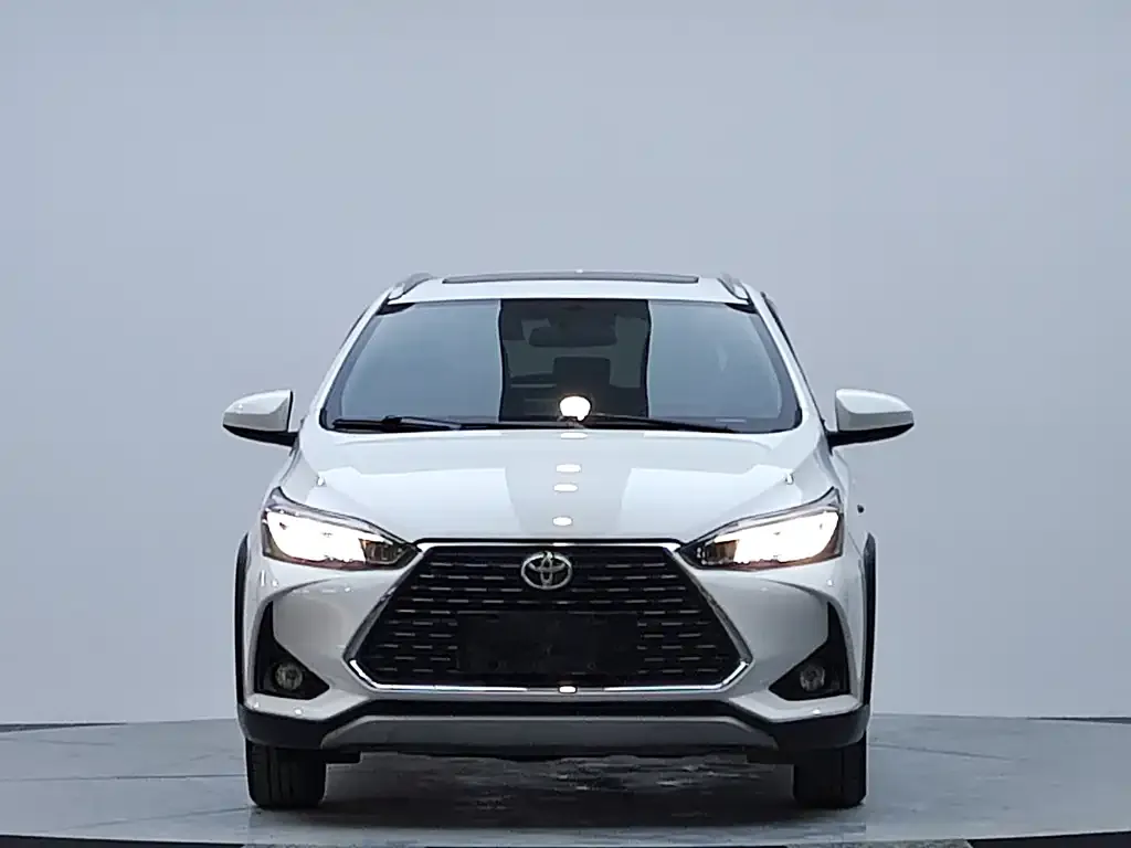 Toyota Yaris L — фото 2
