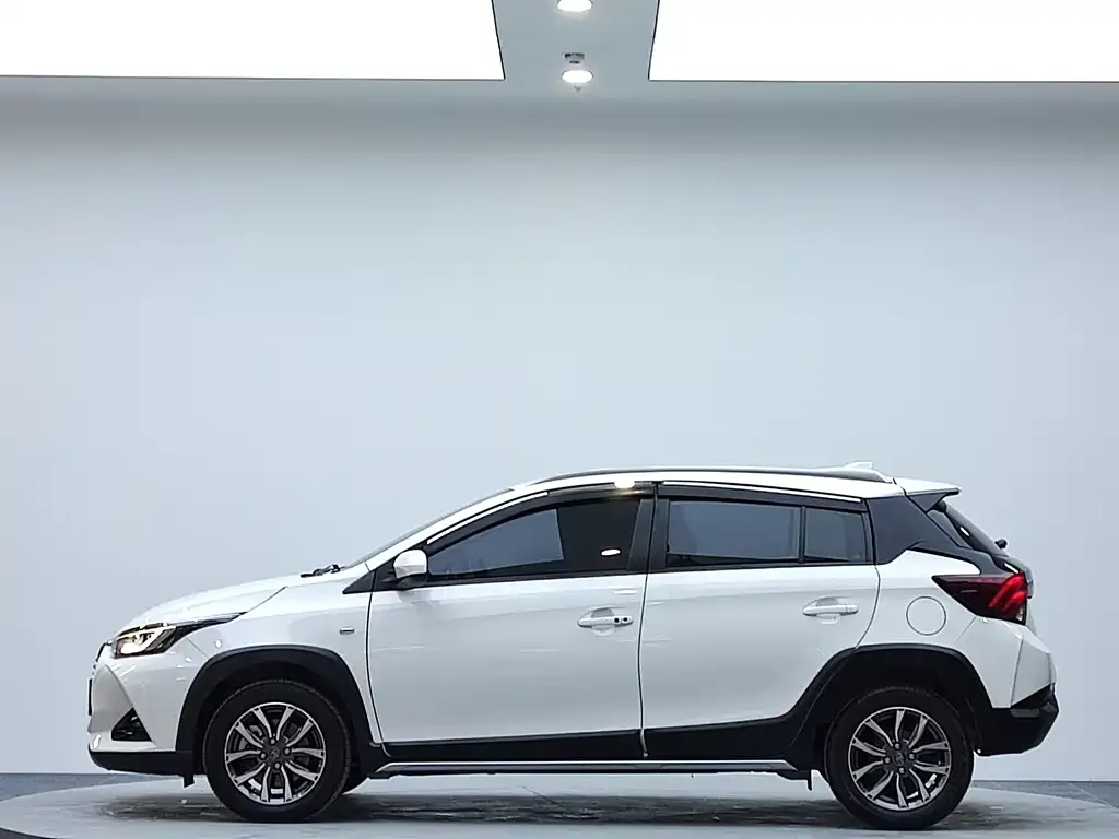Toyota Yaris L — фото 4
