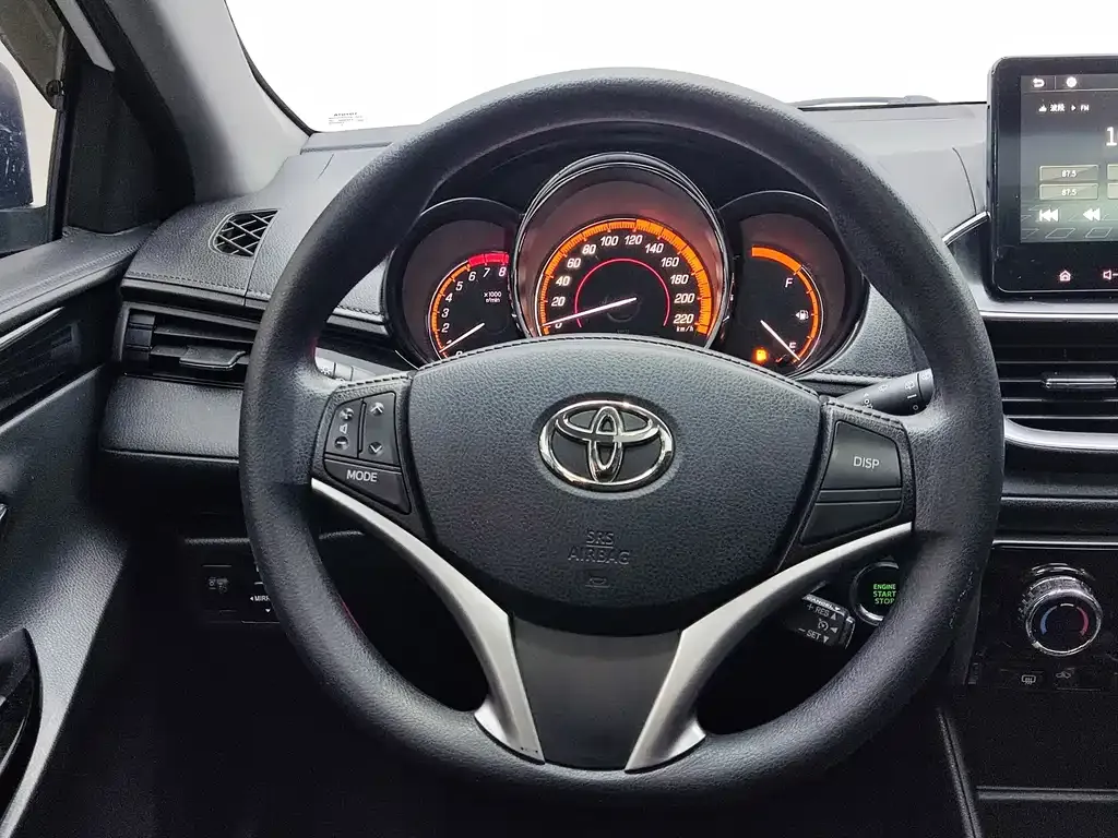 Toyota Yaris L — фото 6