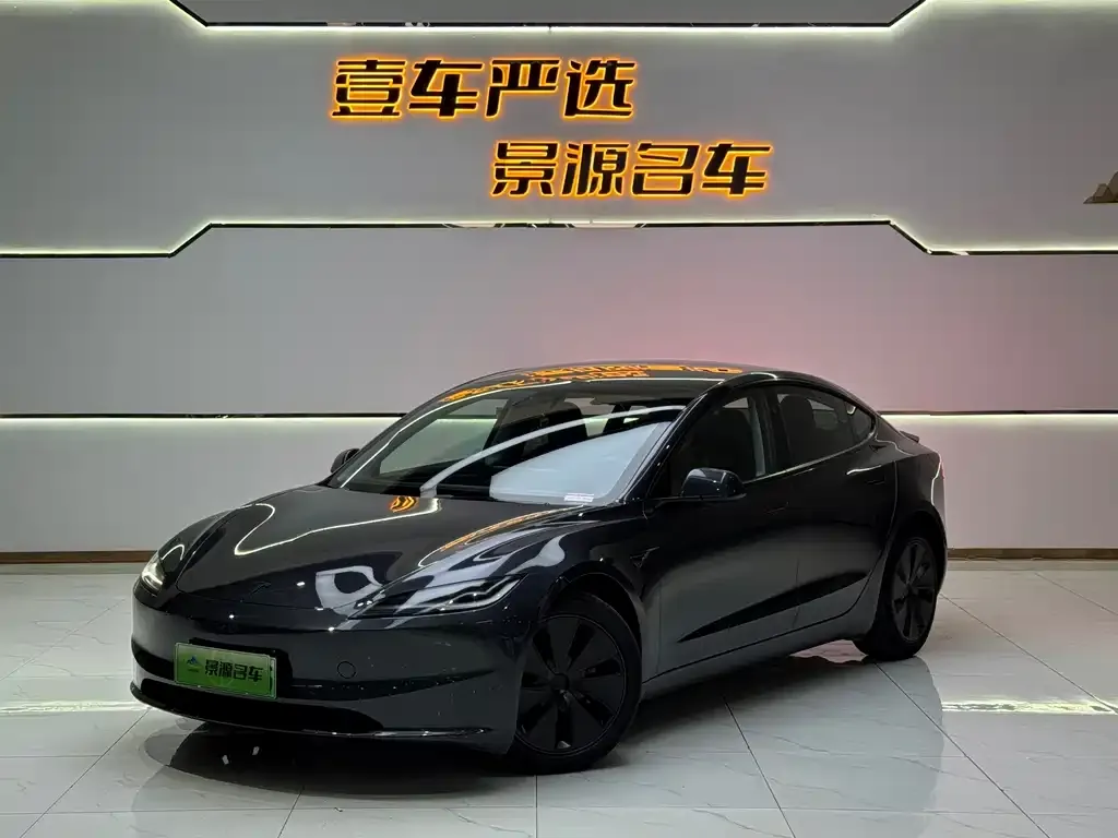 Tesla Model 3 — фото 1
