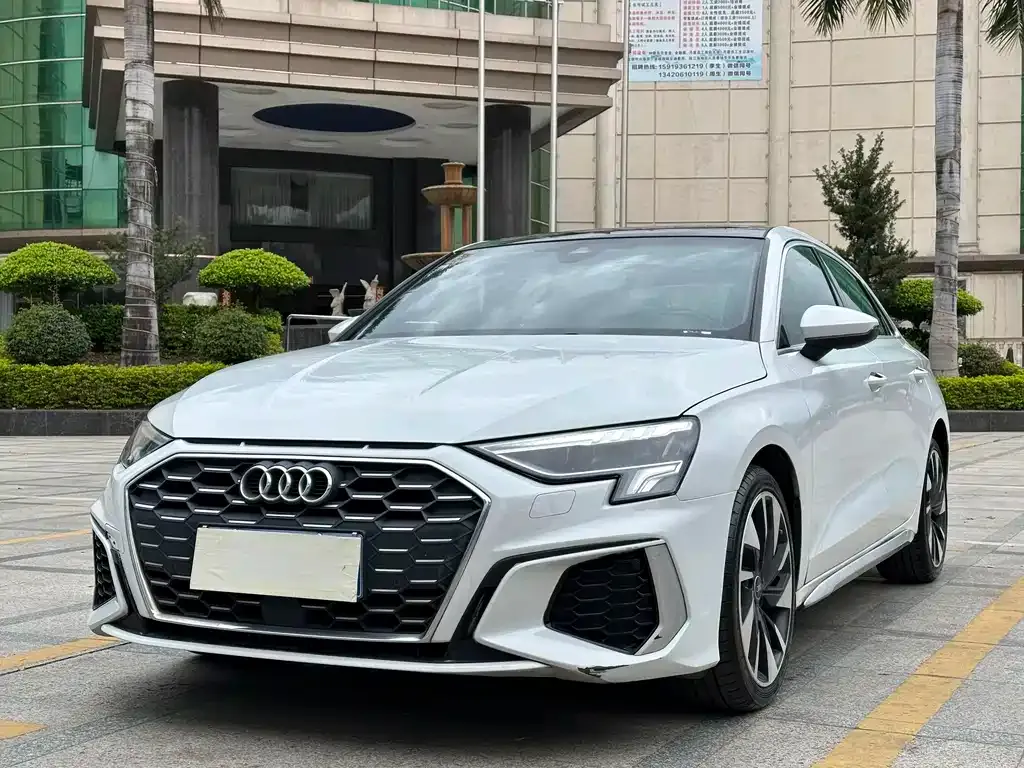 Audi A3 — фото 1