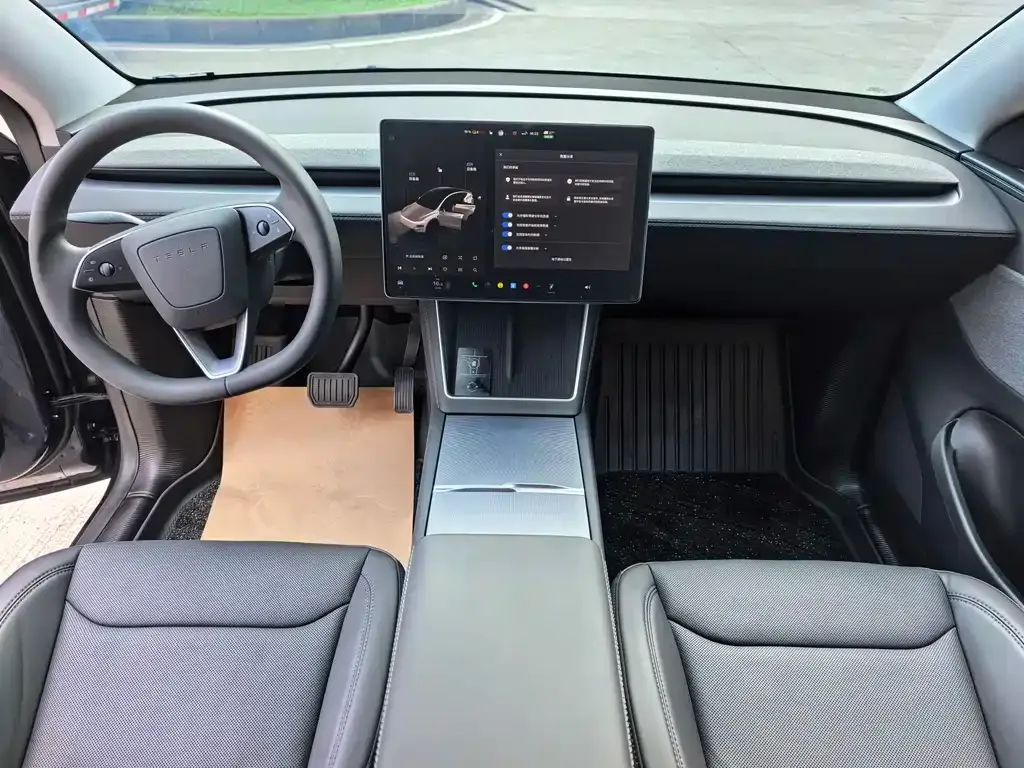 Tesla Model Y — фото 6