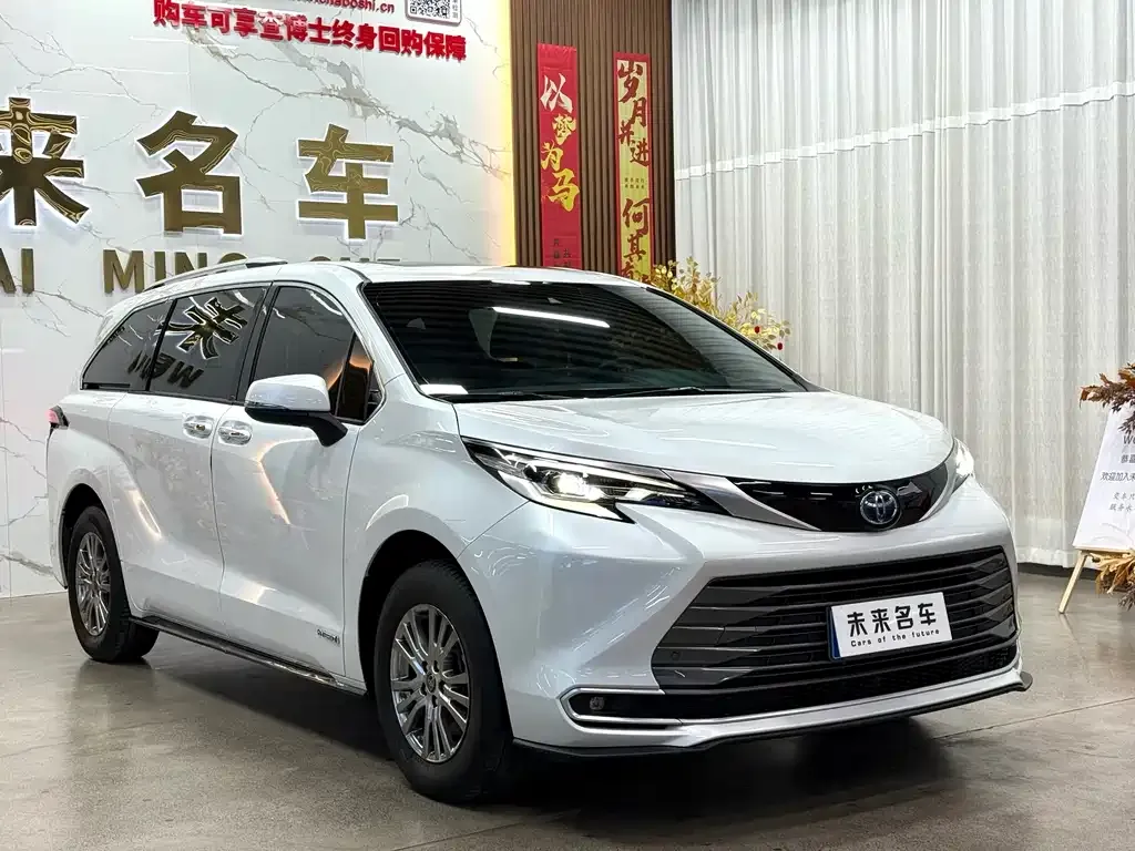 Toyota Sienna — фото 7