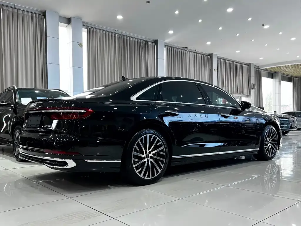 Audi A8 — фото 5