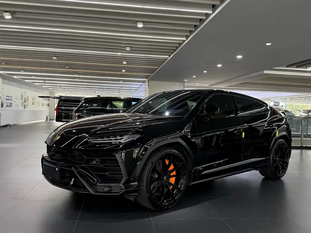 Lamborghini Urus — фото 1