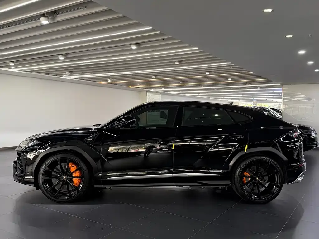 Lamborghini Urus — фото 6