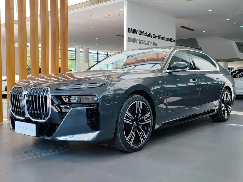 BMW 7 Series — фото 1