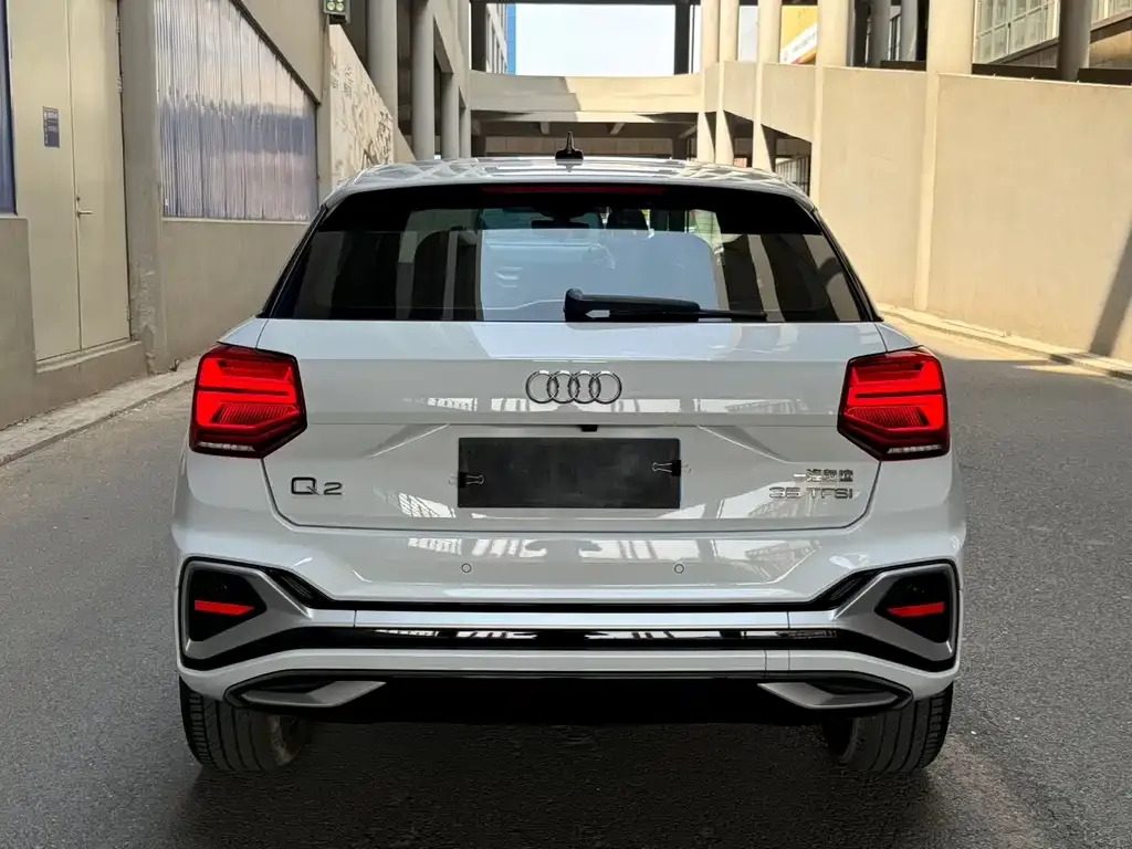 Audi Q2L — фото 9