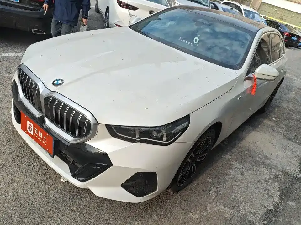 BMW 5 Series — фото 1