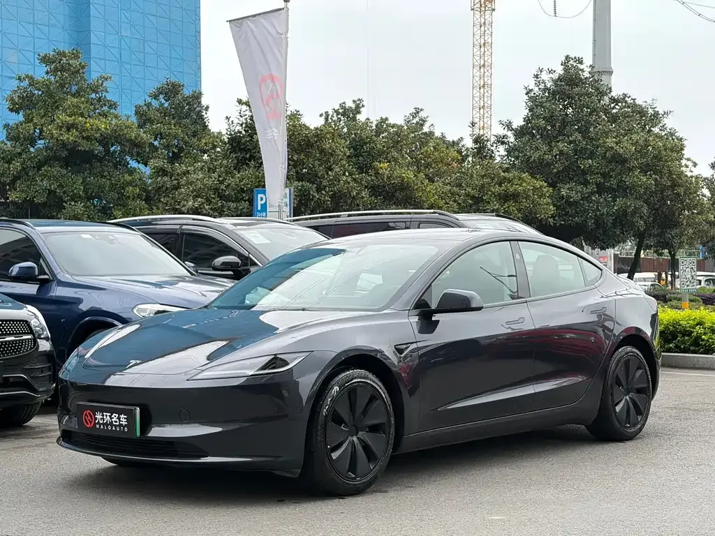 Tesla Model 3 — фото 1