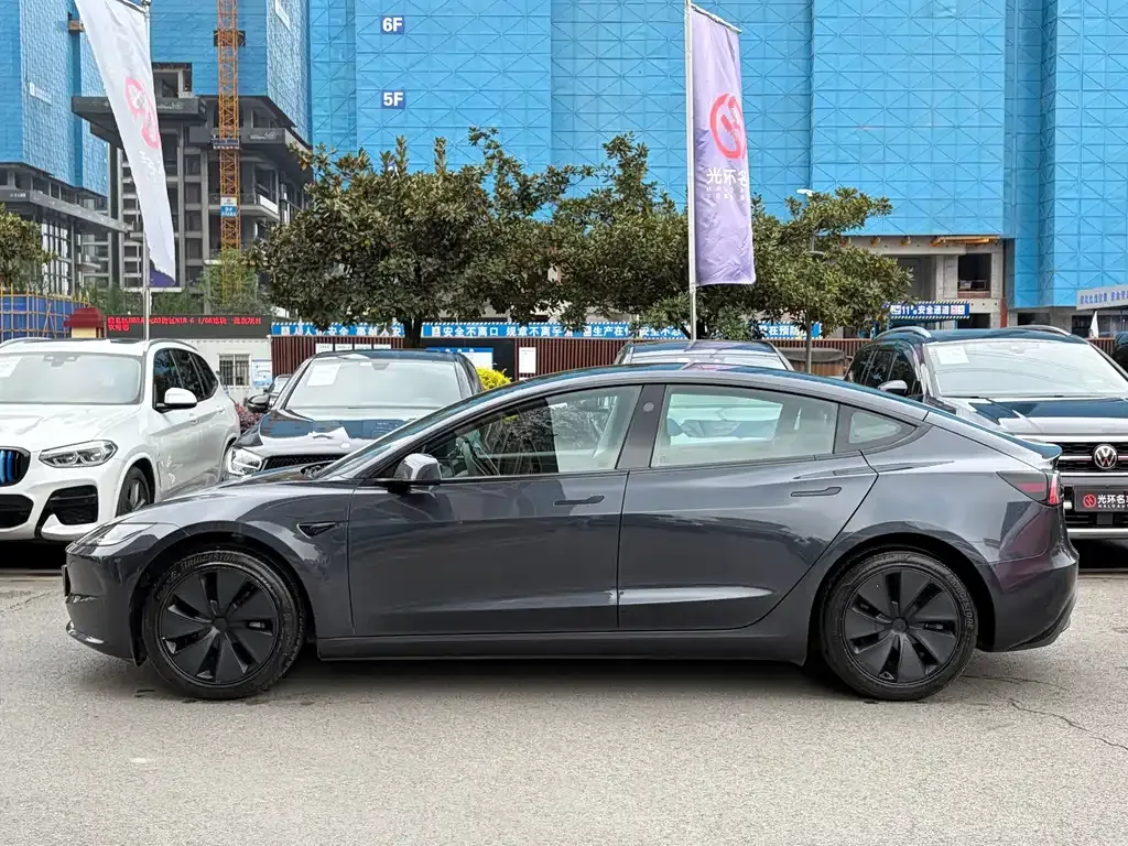 Tesla Model 3 — фото 4