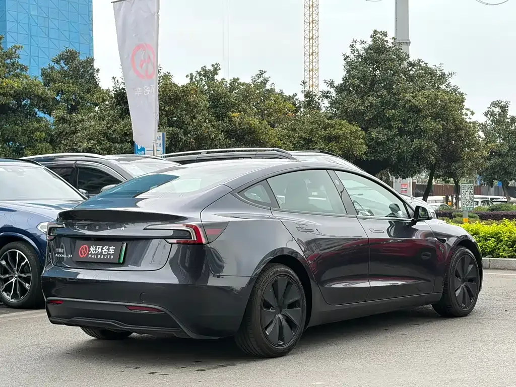 Tesla Model 3 — фото 6