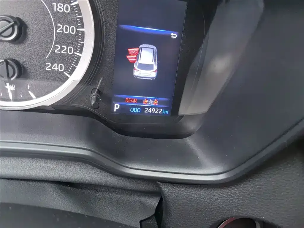 Toyota Corolla Cross 2023 из CN, фото 9