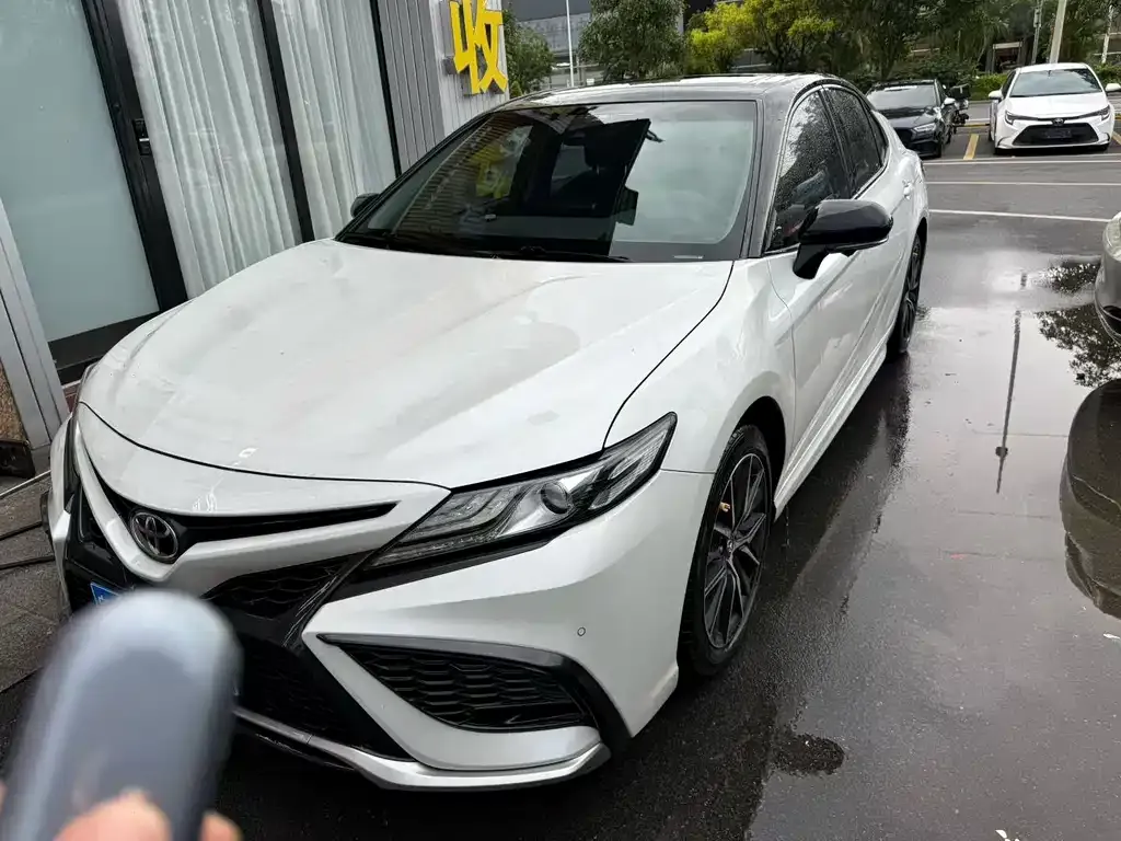 Toyota Camry — фото 8