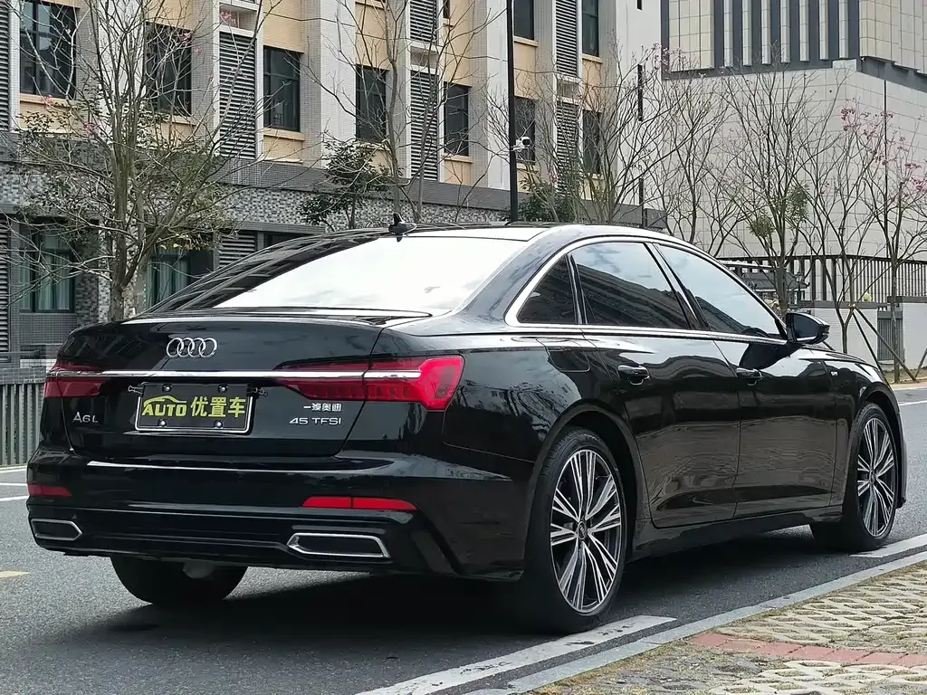 Audi A6L — фото 9