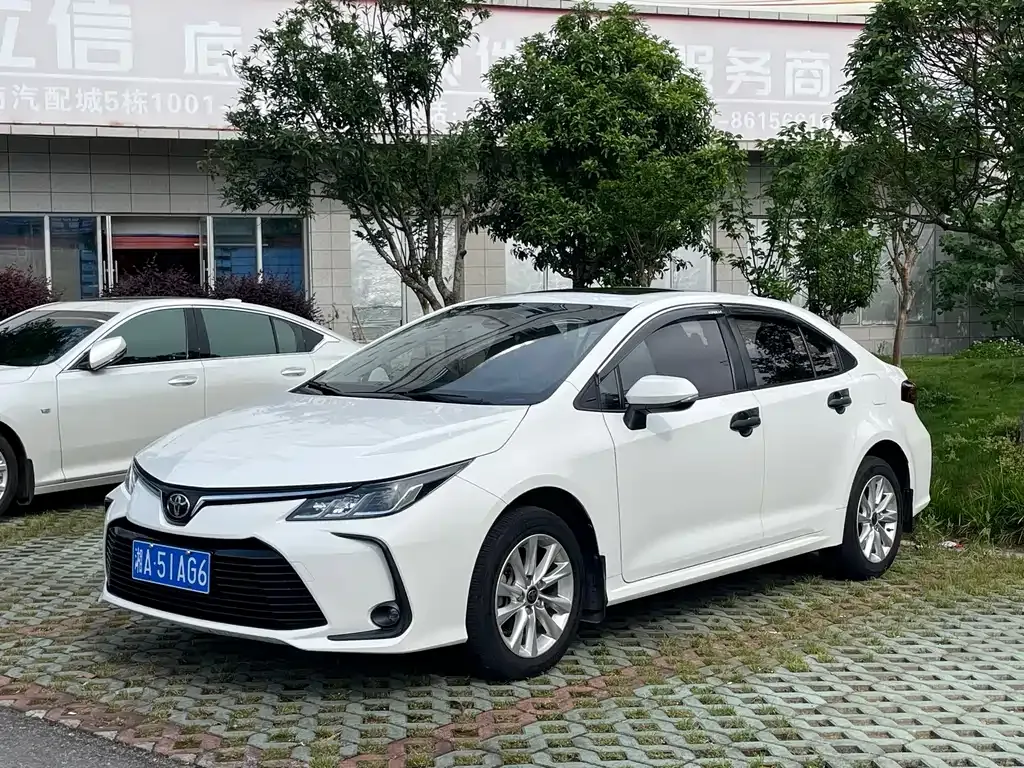 Toyota Corolla — фото 1