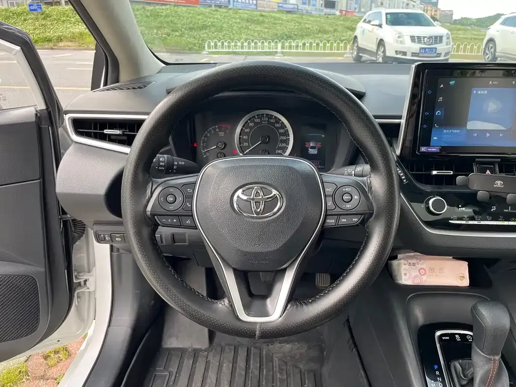 Toyota Corolla — фото 9