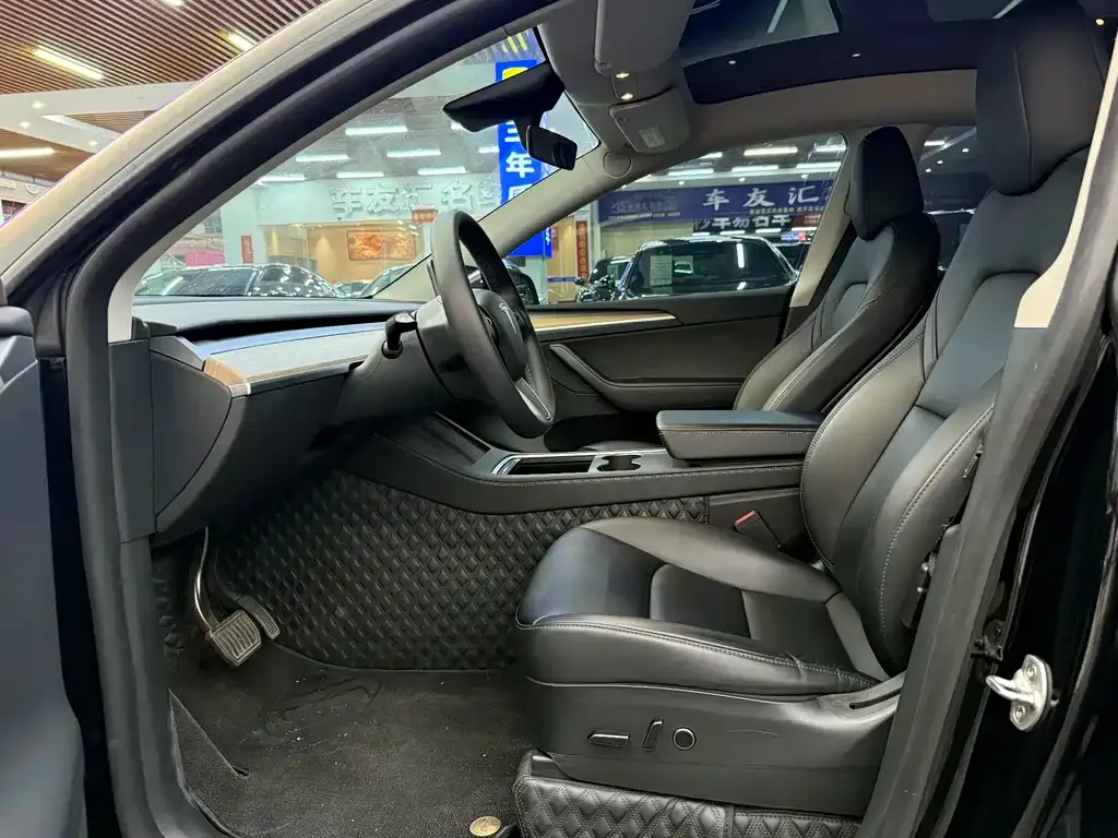 Tesla Model Y — фото 5