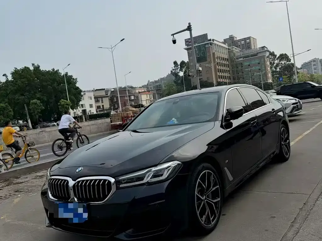 BMW 5 Series — фото 1